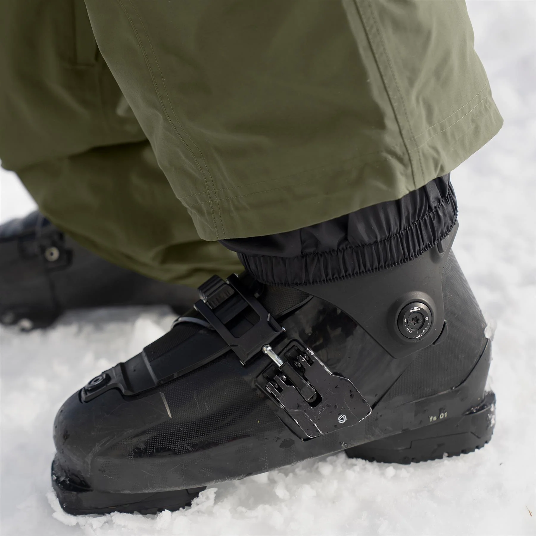 Armada Team Issue 2L Insulated Unisex Cargo Pants Olive - Image 5